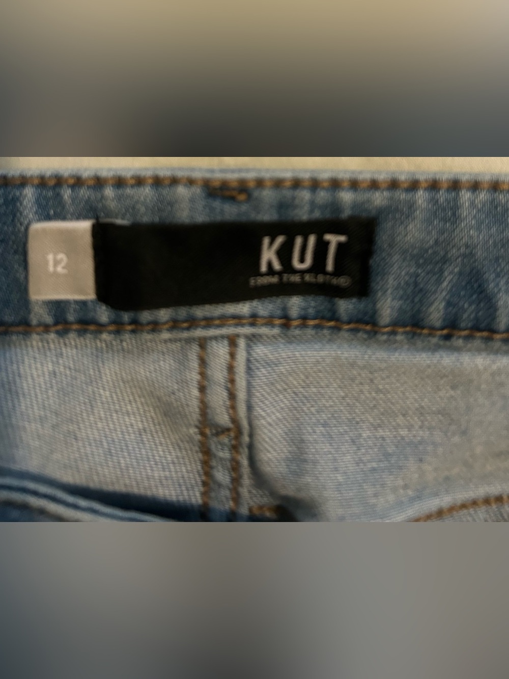 Kut from the Kloth Kelsey Mid Rise Wide Hem Ankle Flare Jeans Light Wash 12 - Picture 3 of 12